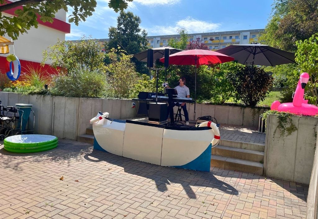 Ein Tag wie auf hoher See: Teichfest im Seniorenheim