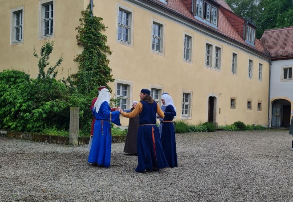 Edle Recken und Damen: Mittelalterliches Sommerfest der Eschdorfer Knirpse 