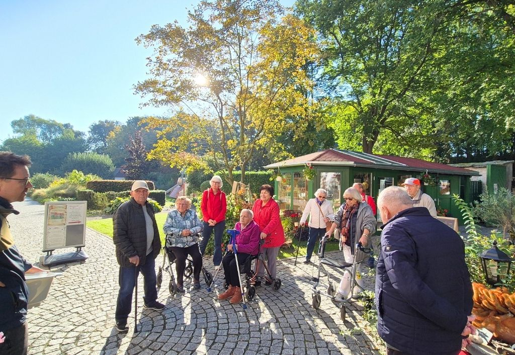 Mit allen Sinnen unterwegs: Die Tagespflege Radeberg im Kräuterzentrum