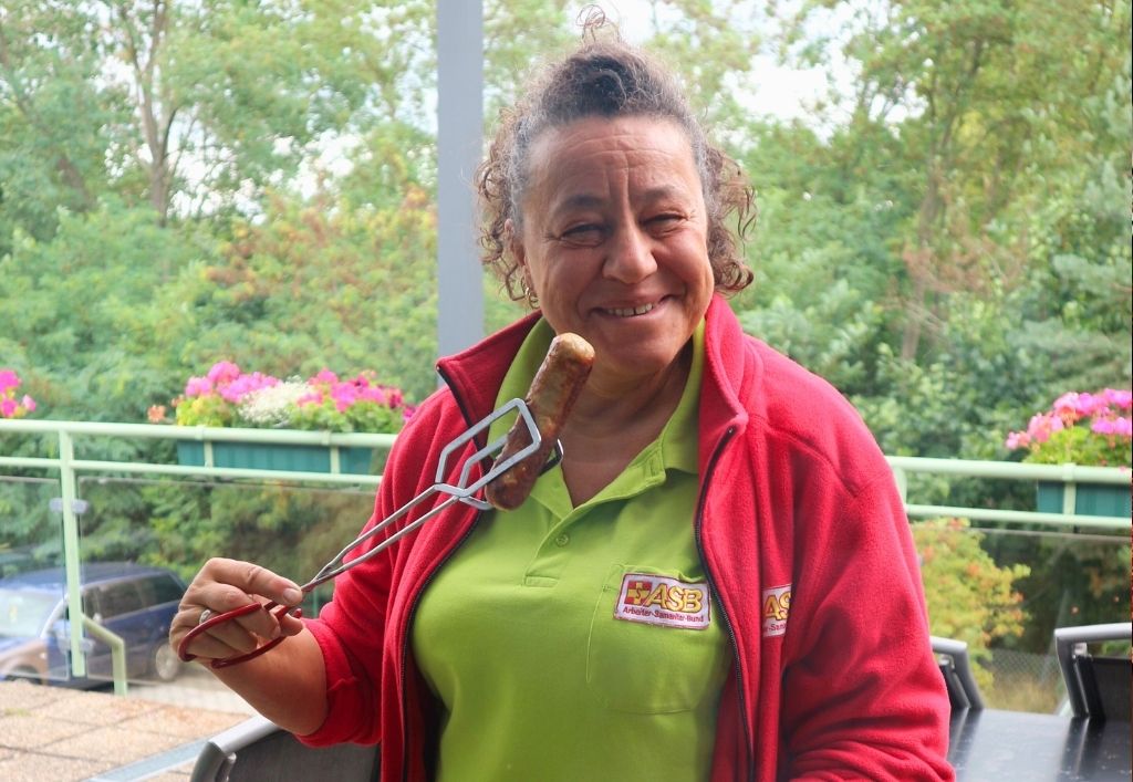 Grillfreude im ASB-Pflegeheim "Am Schlosspark" in Königsbrück